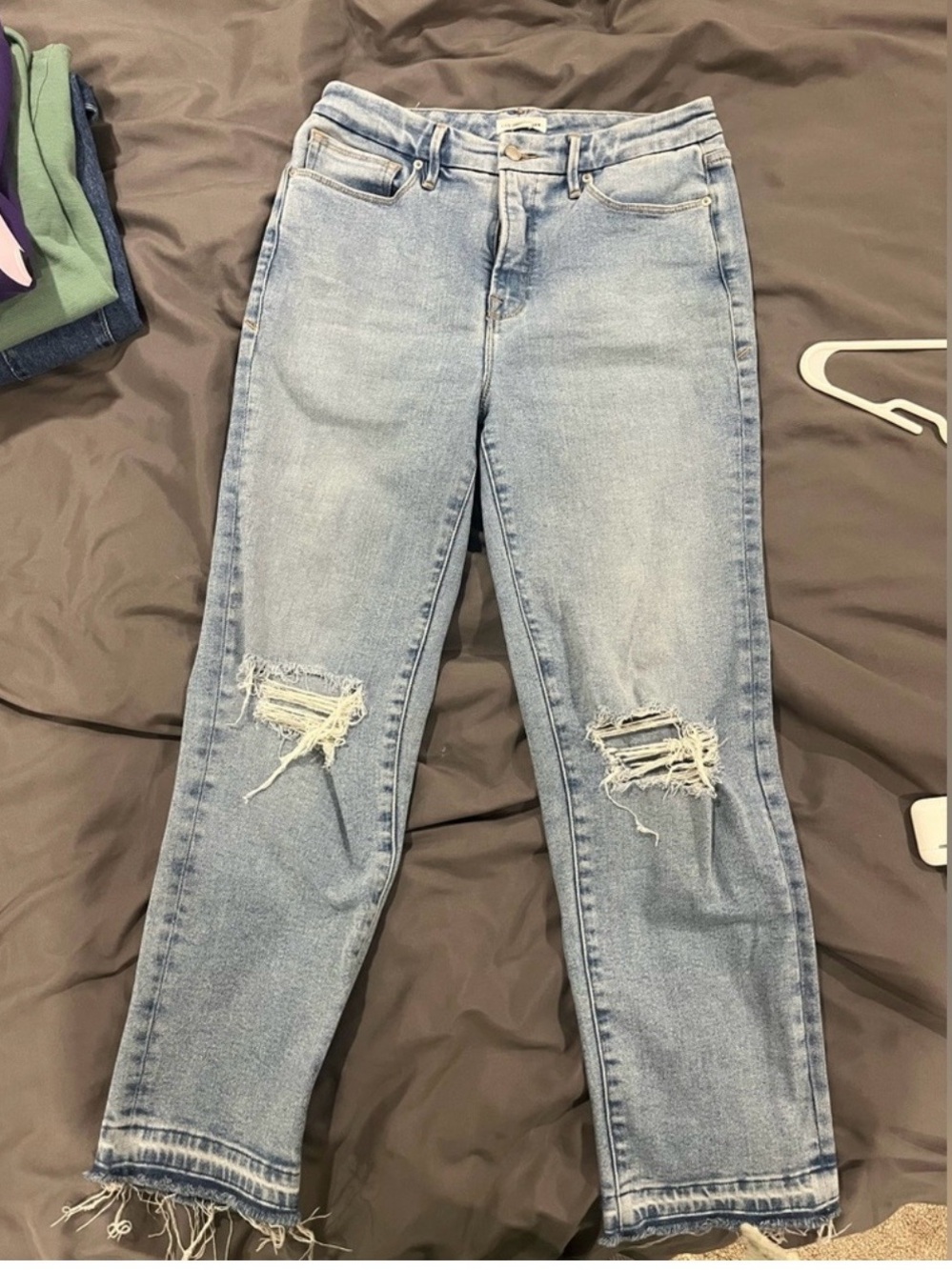 Good American Good Stretch
Straight Leg Raw Hem Ripped
Jeans